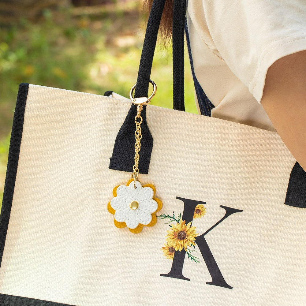 Personalized Daisy Hat Clip with Initial Charm, Magnetic Hat Clip, Traveling Hat Clips, Hat Holder, Bag Accessory, Christmas Gift for Mom/Girl