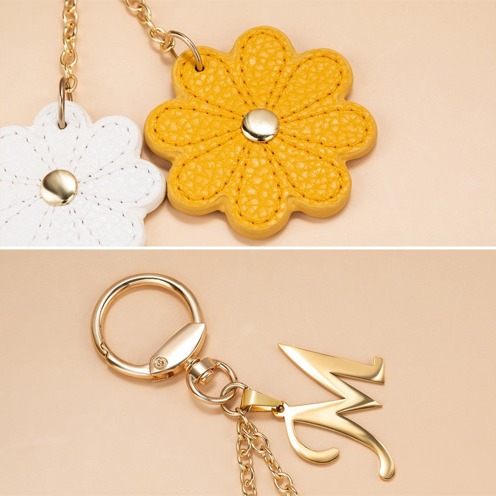 Personalized Daisy Hat Clip with Initial Charm, Magnetic Hat Clip, Traveling Hat Clips, Hat Holder, Bag Accessory, Christmas Gift for Mom/Girl
